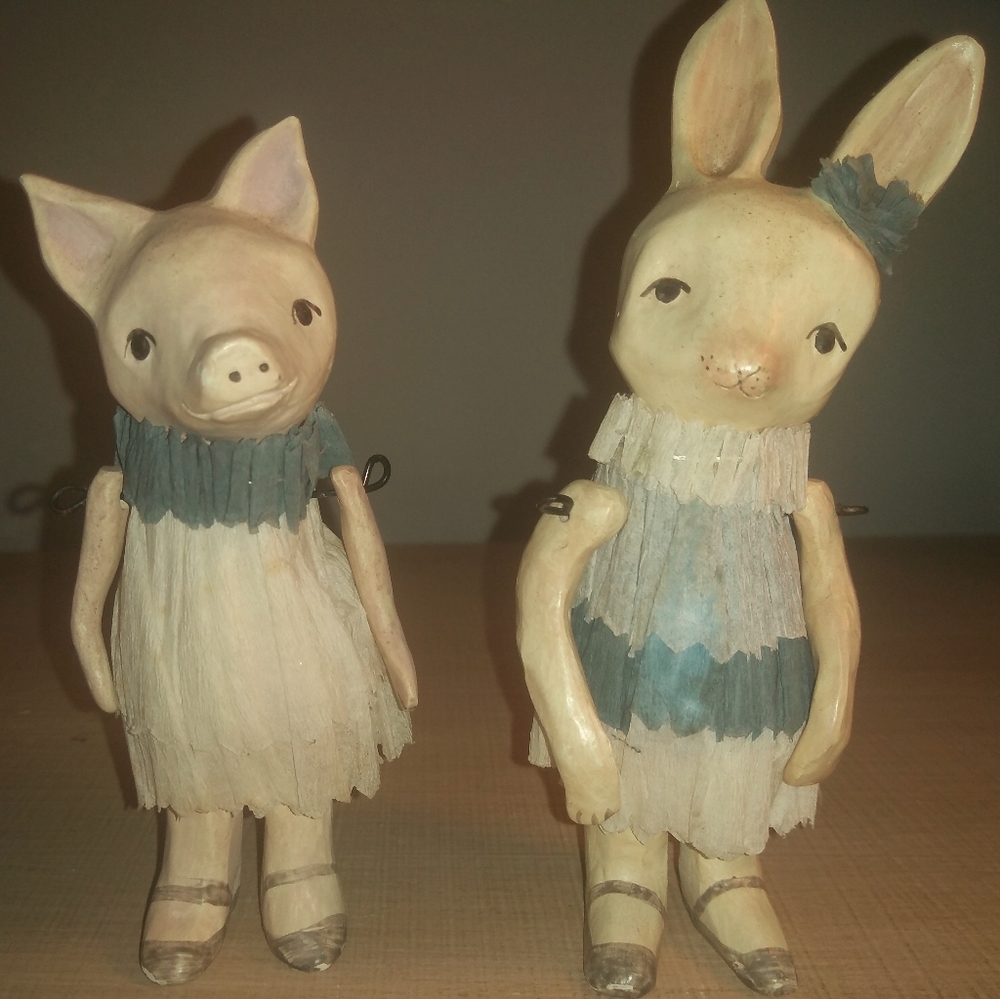 Primitive anthropomorphic figurines